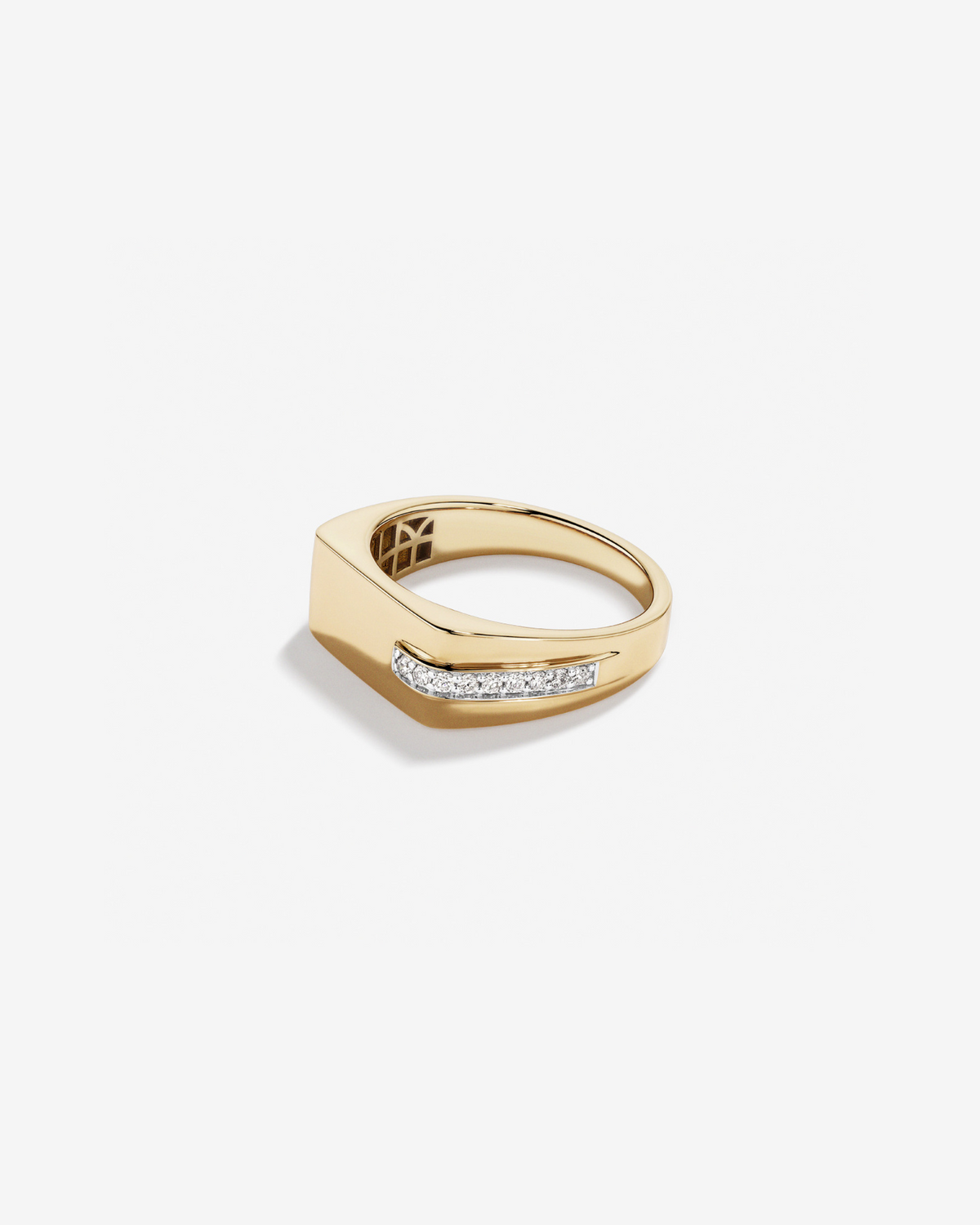 Anel masculino em ouro amarelo 18k com diamantes naturais - vista em perspectiva