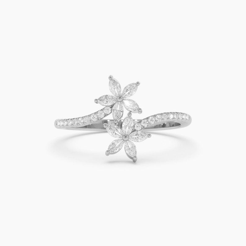 Anel solitário de ouro feminino noivado Diamantes Flor