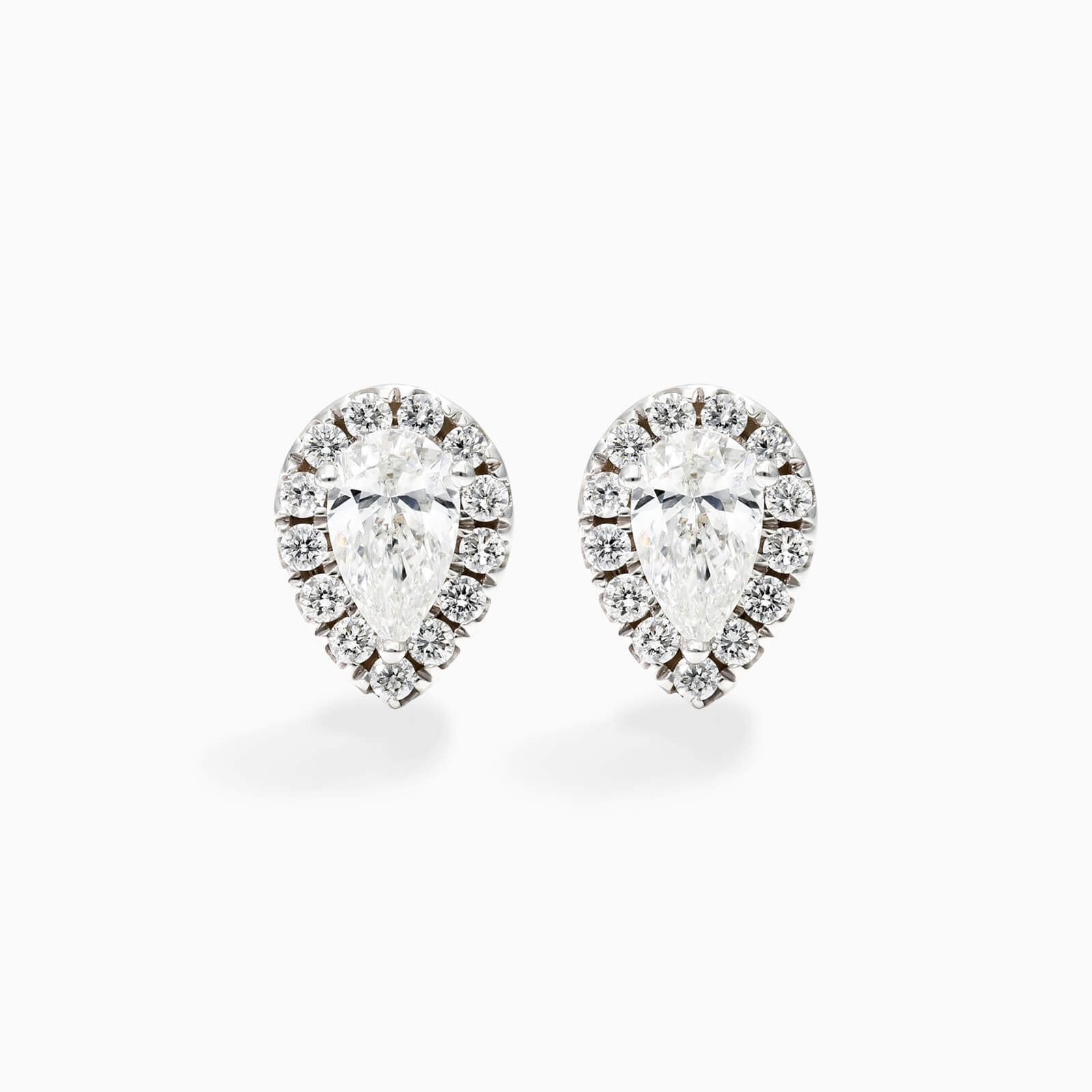 Brinco De Ouro Branco 18k Forma De Pera Com Diamantes Brilhantes | New | Brincos, Celestial Diamonds, diamante, white | AUREA FINE JEWELRY