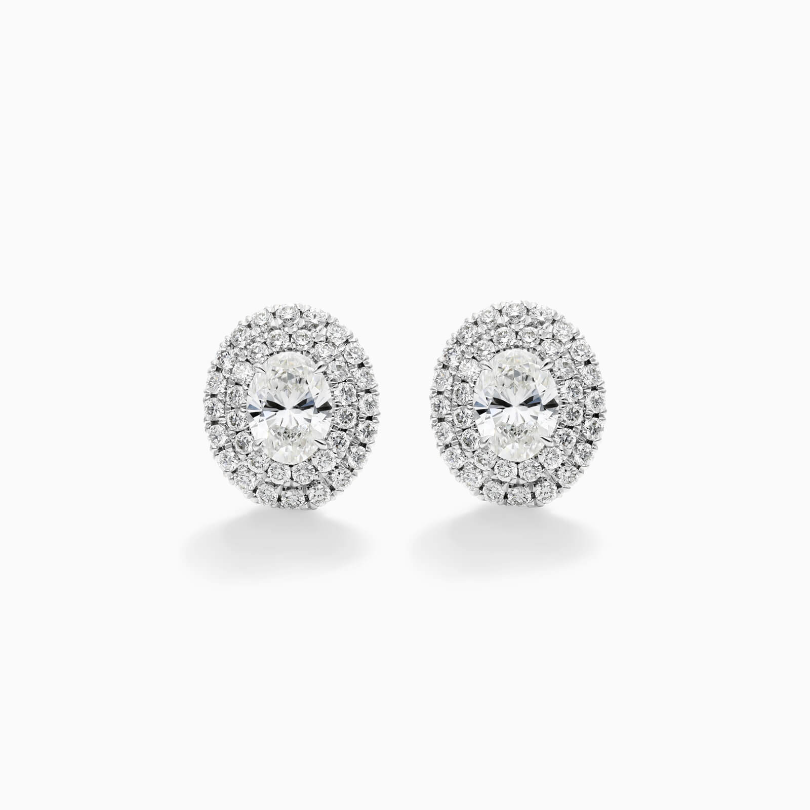 Brinco De Ouro Branco 18k Oval Com Diamantes Brilhantes De Luxo | New | Brincos, Celestial Diamonds, diamante, white | AUREA FINE JEWELRY