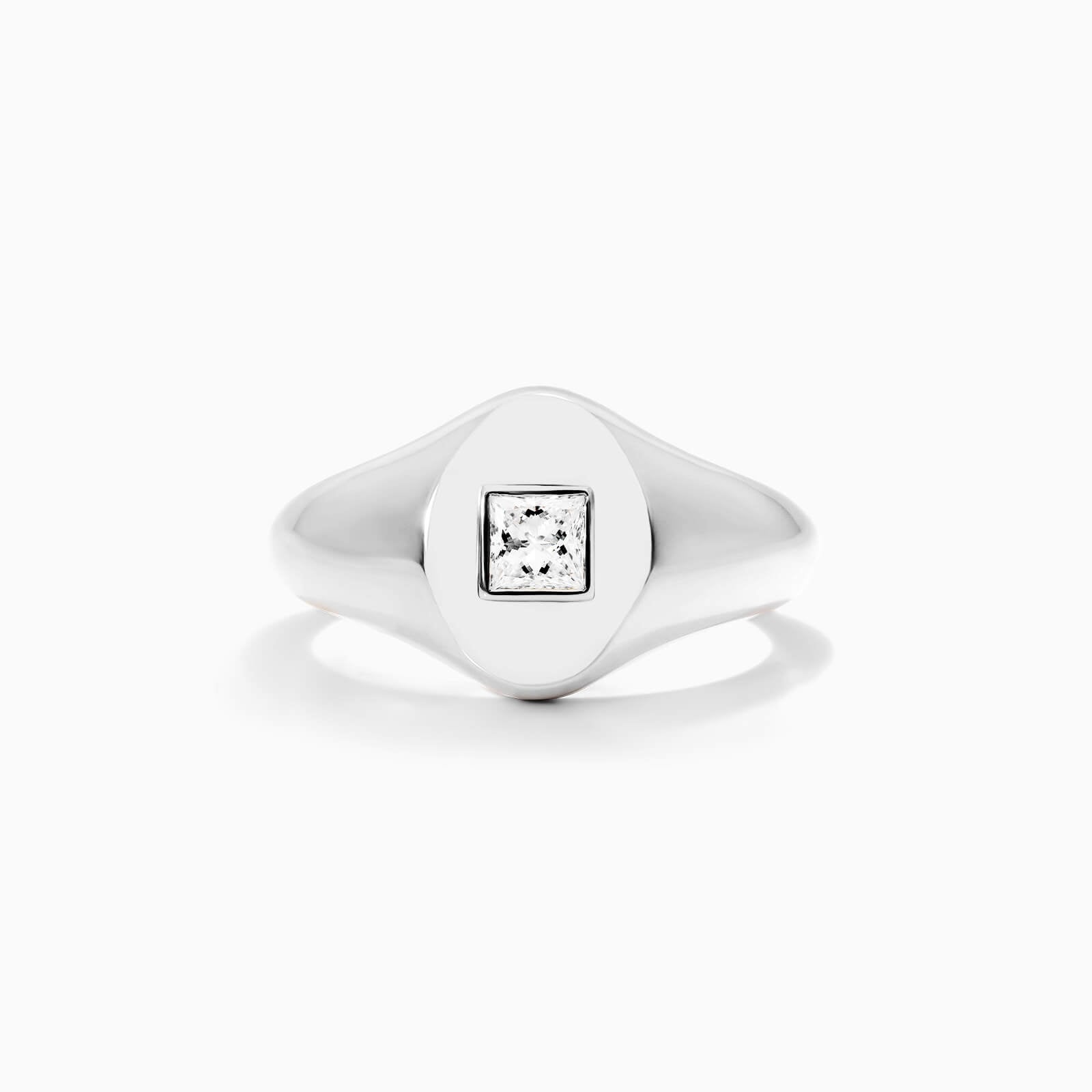 Anel Sinete De Ouro Branco 18k C/ Diamante Quadrado | New | Anéis, diamante, white | AUREA FINE JEWELRY
