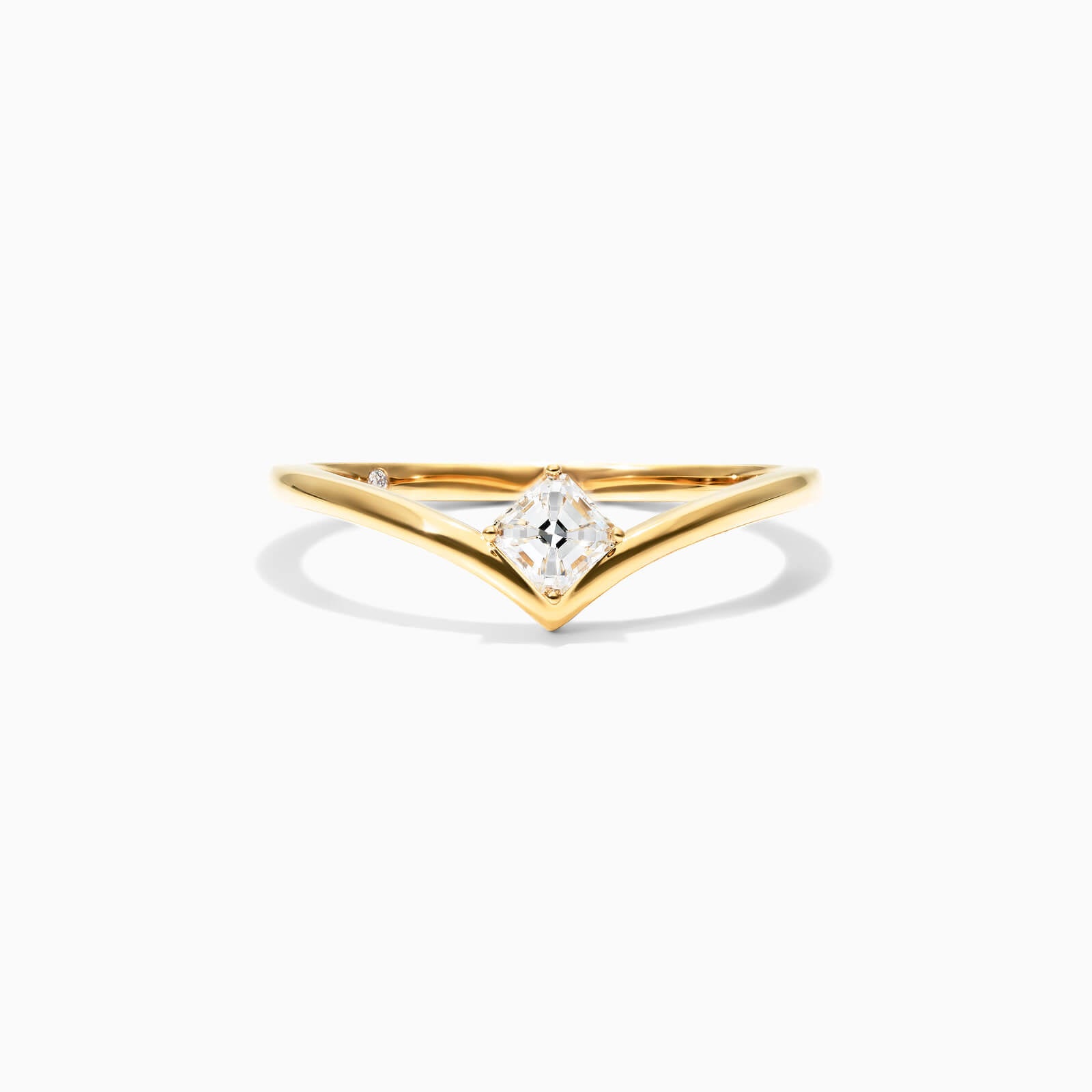 Anel De Ouro Amarelo 18k Em V De Luxo Diamante Solitario Sally | New | anel-de-noivado, Anéis, diamante, noivado, yellow | AUREA FINE JEWELRY