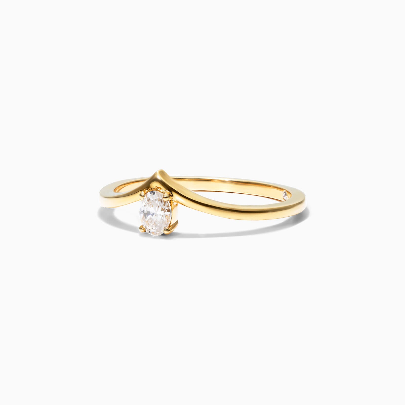 Anel De Ouro Amarelo 18k Em V De Luxo Diamante Solitario Queen - AUREA FINE JEWELRY