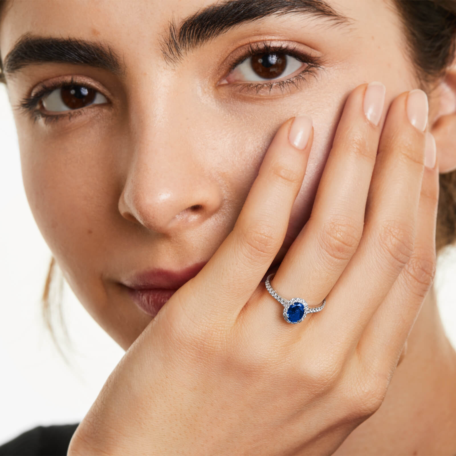 Anel de Safira Azul em Ouro 18k C/ Diamantes Brilhantes