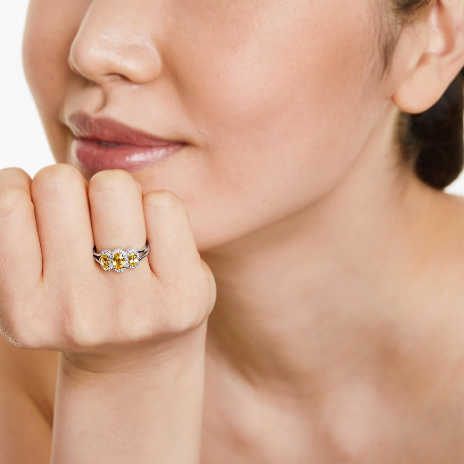Anel De Ouro Branco 18k Três Safira Amarela e Diamantes