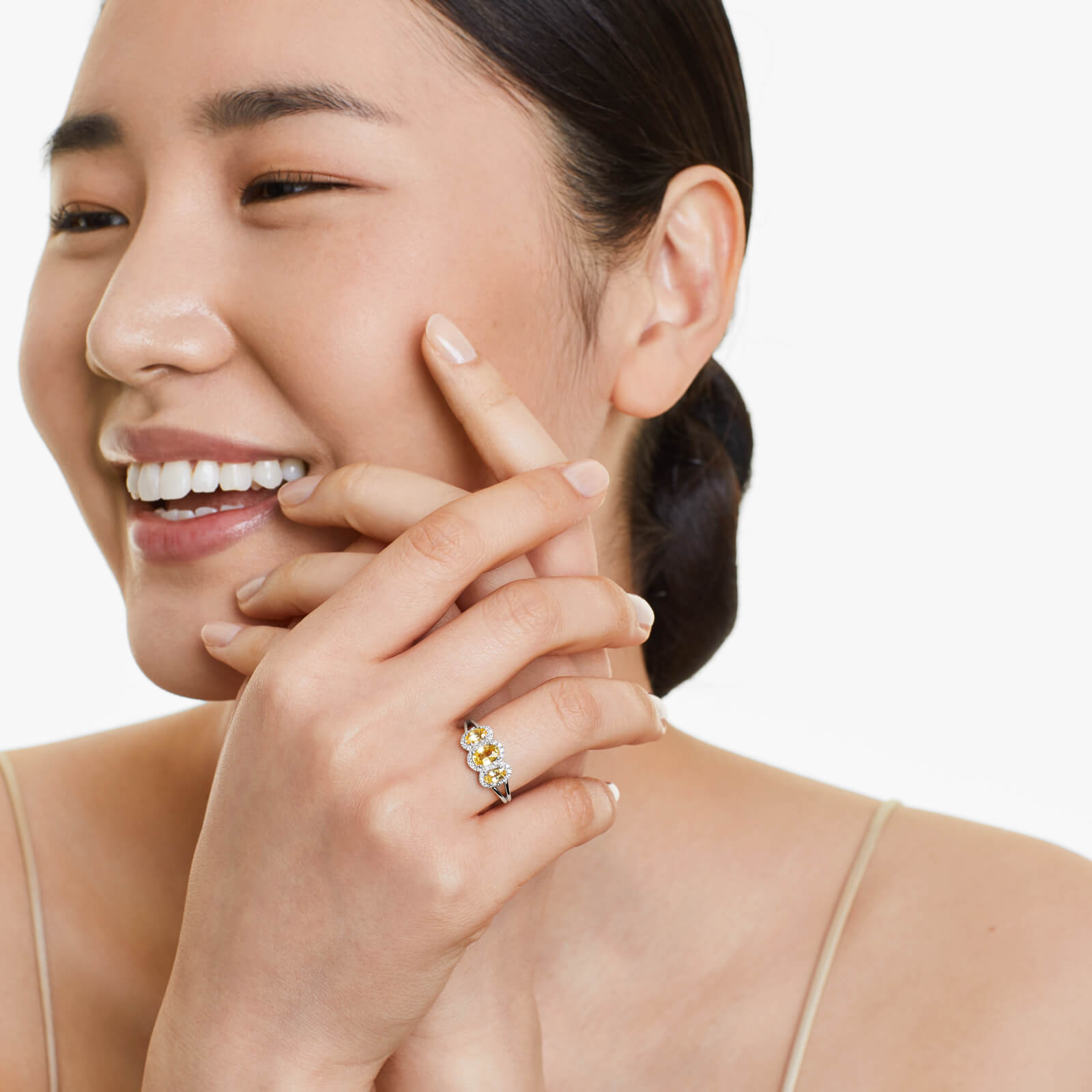 Anel De Ouro Branco 18k Três Safira Amarela e Diamantes