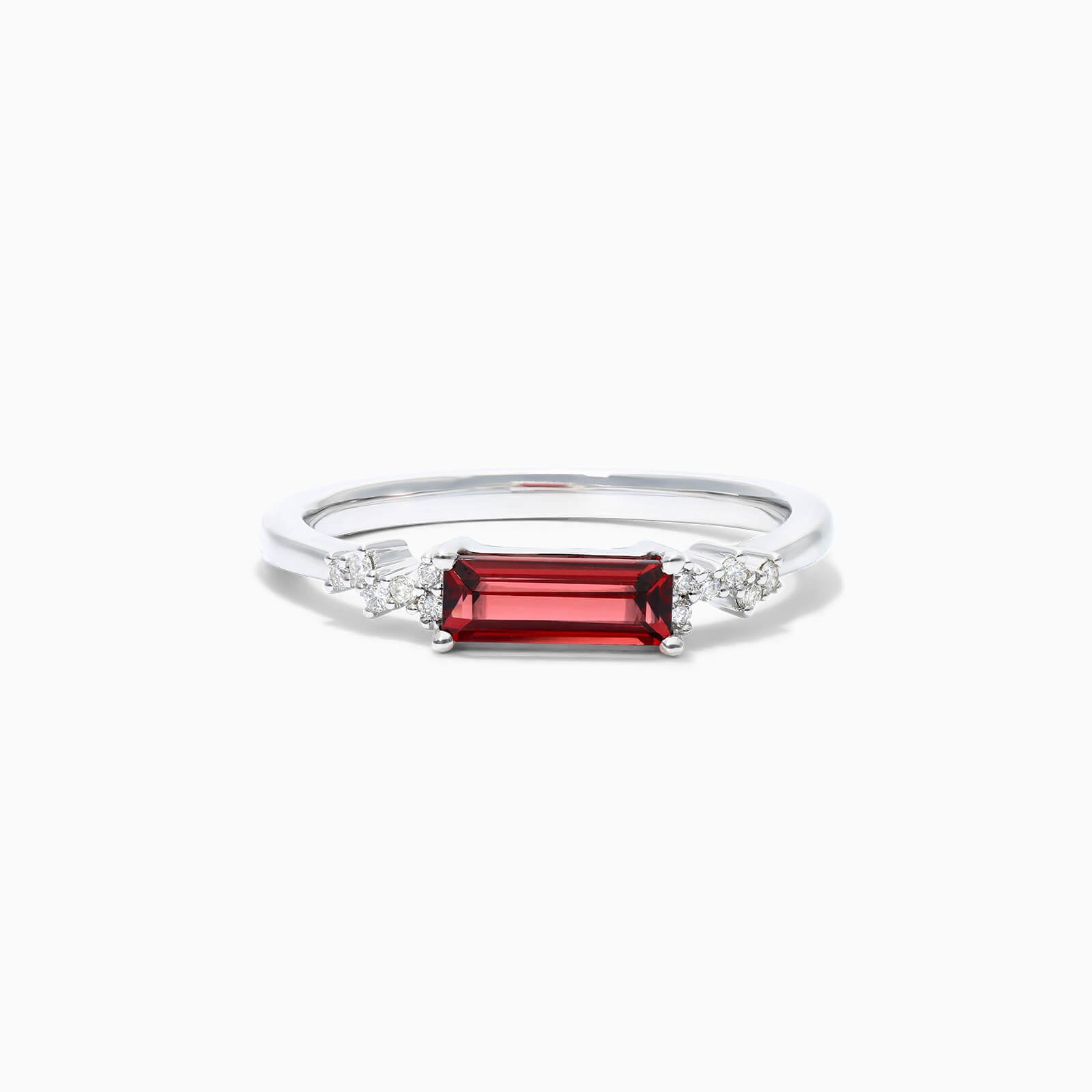 Anel De Ouro 18k C/ Rubi Baguette Solitario e Diamantes Brilhantes | New | anel-de-noivado, Anéis, diamante, rubi, white | AUREA FINE JEWELRY