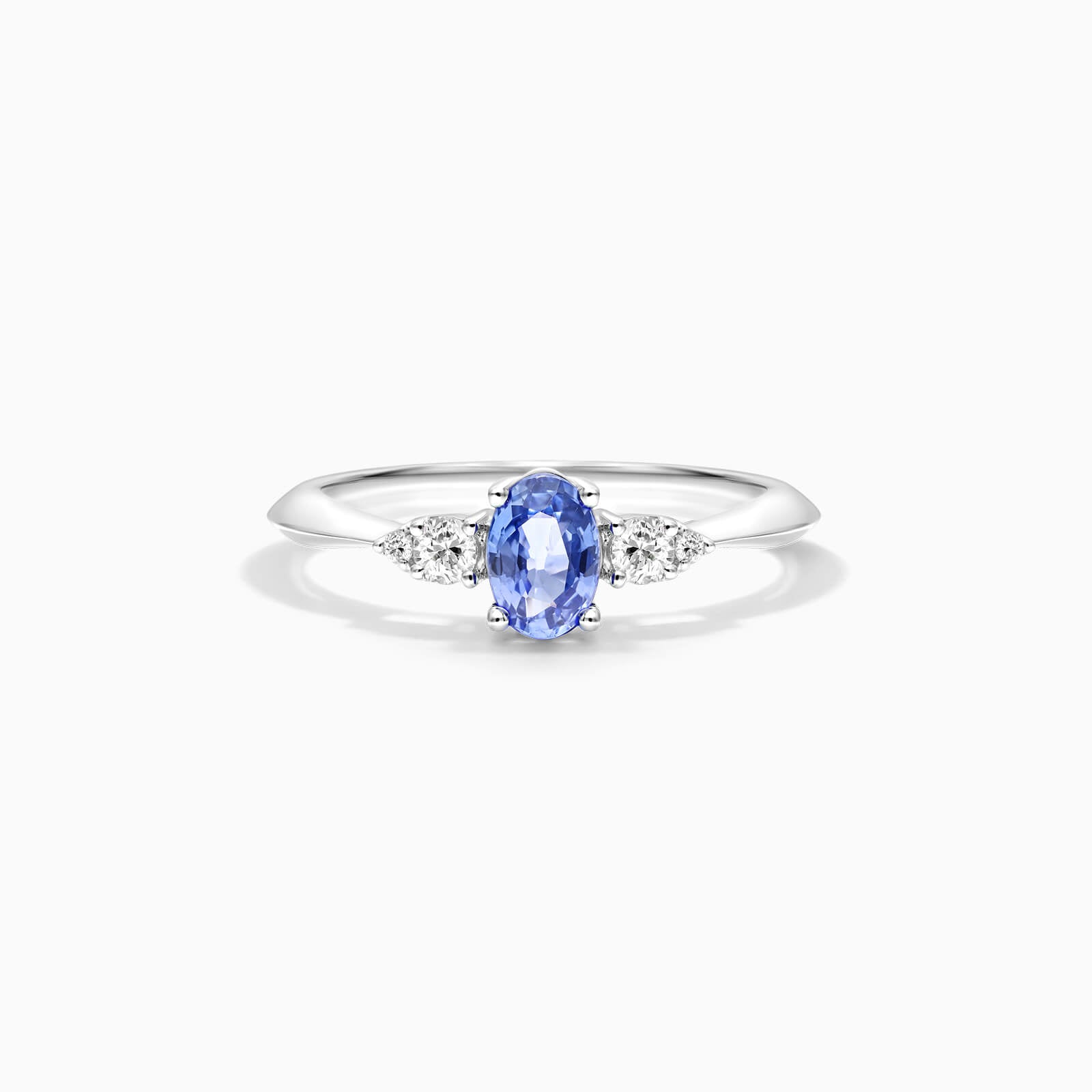 Anel De Ouro 18k Elsa C/ Safira Azul Solitario e Diamantes | New | anel-de-noivado, Anéis, diamante, noivado, Safira, white | AUREA FINE JEWELRY