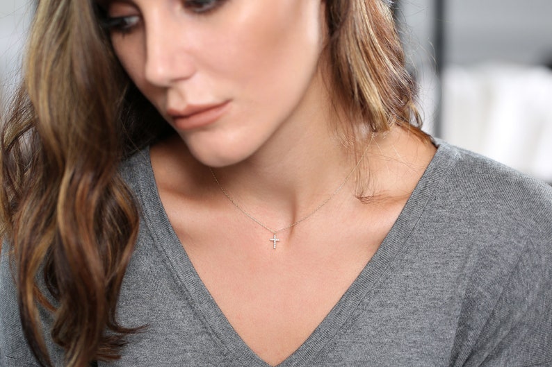 Colar Corrente Feminina em Ouro Branco 18k De Cruz