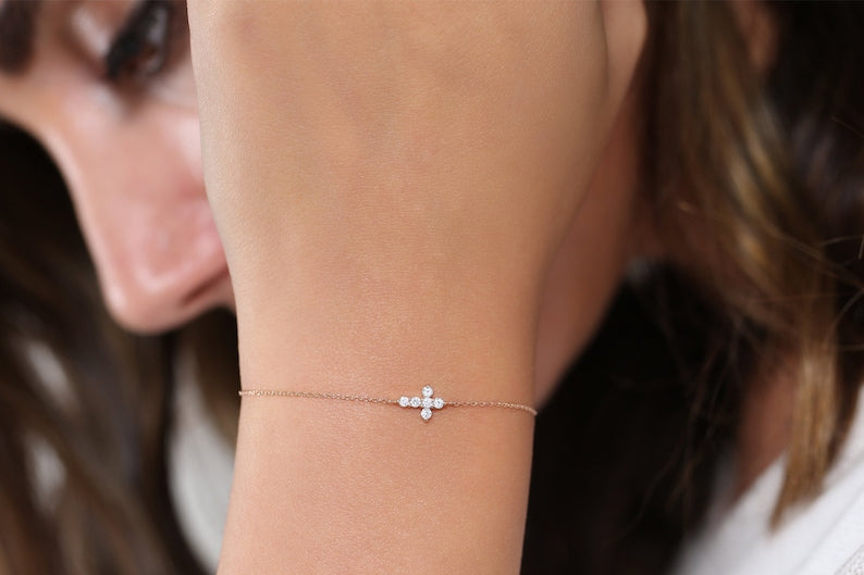 Pulseira Feminina de Ouro Branco 18k Cruz De Diamante Delicado
