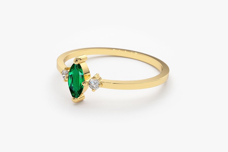 Anel De Noivado Em Ouro 18k Esmeralda Solitario E Diamantes Brilhantes