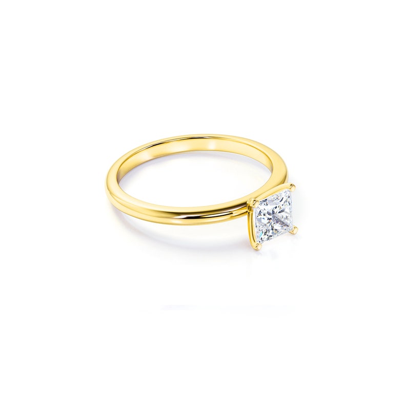 Anel Princesa De Ouro Amarelo 18k e Diamantes Brilhantes 70pts