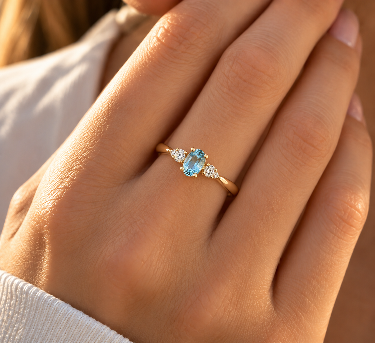 Anel De Ouro 18k Elsa  C/ Água Marinha Solitário e Diamantes