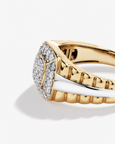 Detalhe do anel masculino em ouro 18k bicolor com diamantes naturais 0,50 ct