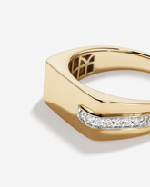 Detalhe do anel masculino ouro 18k com diamantes naturais 0,12 ct