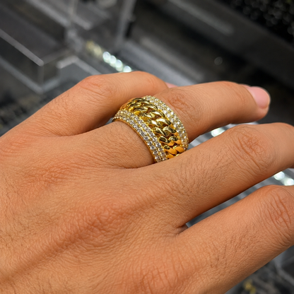 Anel masculino em ouro amarelo 18k com diamantes naturais 2,12 ct no dedo