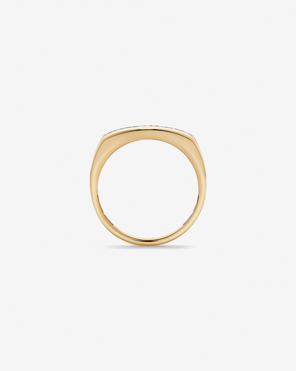 Vista lateral do anel masculino em ouro amarelo 18k com diamantes naturais negros