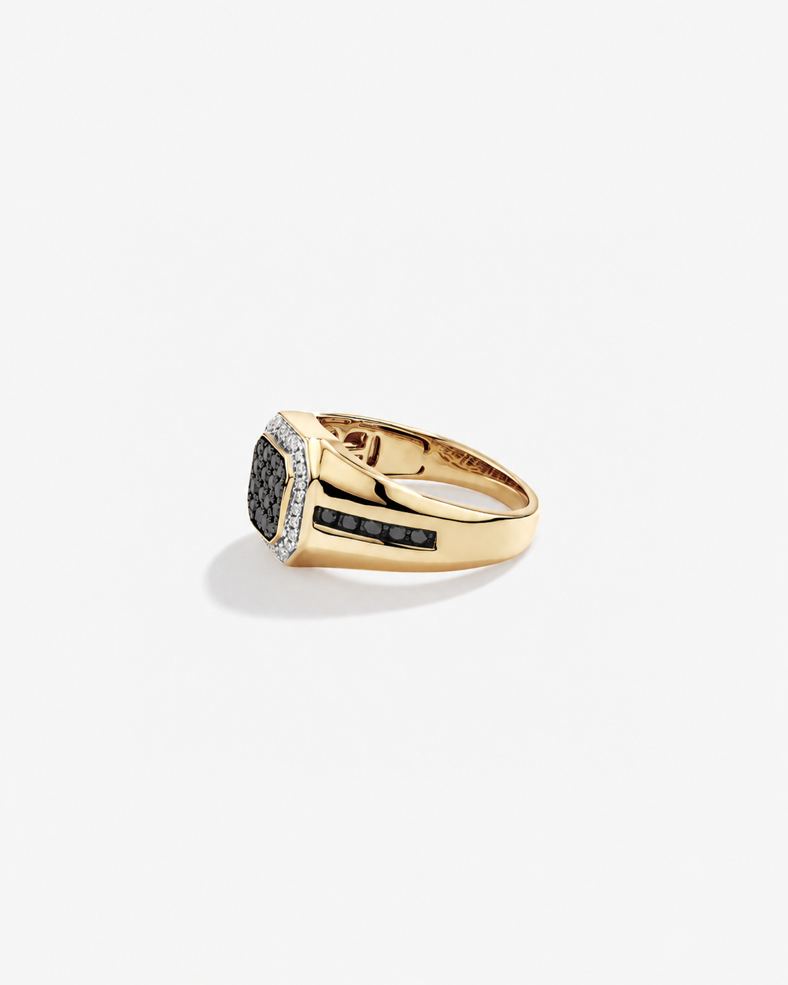 Anel masculino em ouro amarelo 18k com diamantes naturais negros e brancos 0,75 ct - perspectiva