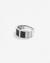 Anel masculino ouro branco 18k com diamantes naturais pretos e brancos - três quartos