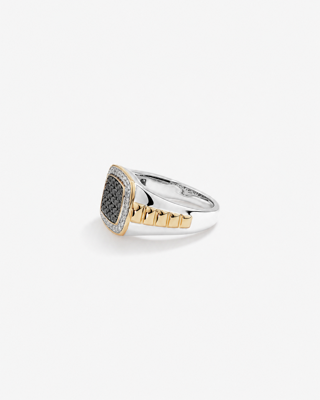 Anel masculino em ouro branco e amarelo 18k com diamantes naturais negros e brancos 0,75 ct - vista lateral