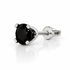 Brinco masculino em ouro branco 18k com diamante negro natural em fundo branco brilhante