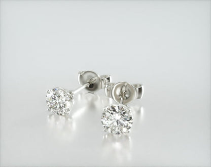 Brinco De Diamante Feminino Ouro 18k Solitario  Brilhante 50 Pts o par | New | Brincos, diamante, white | AUREA FINE JEWELRY