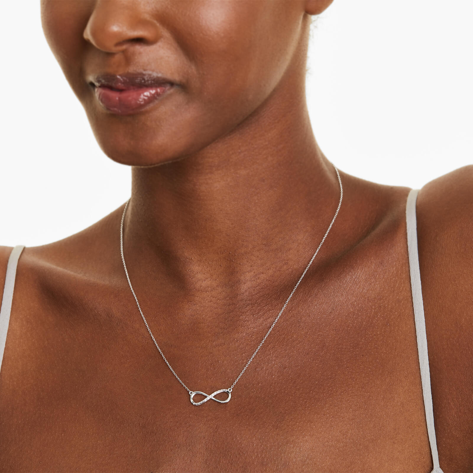 Corrente feminina em Ouro 18k diamantes infinito luxo