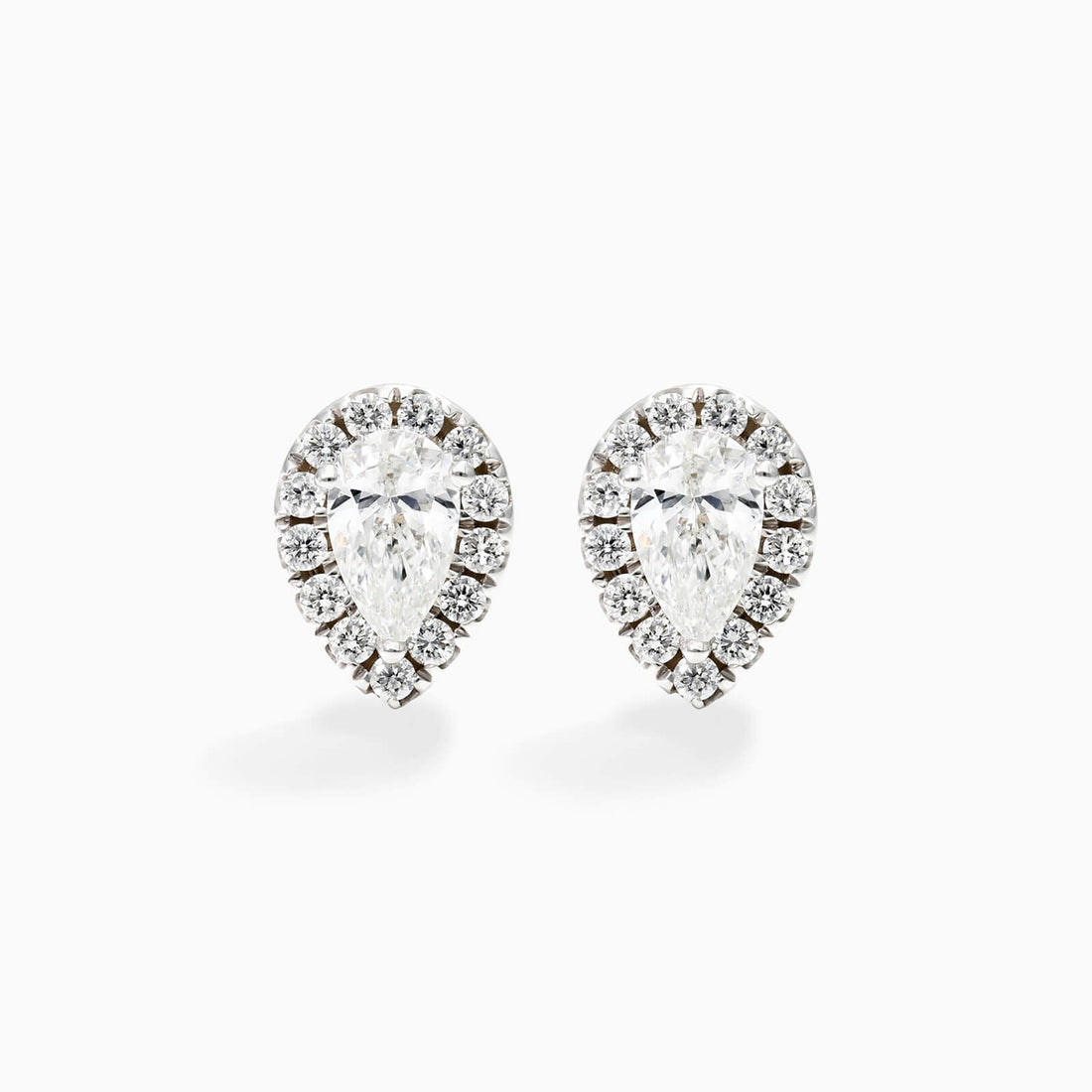 Brinco De Ouro Branco 18k Forma De Pera Com Diamantes Brilhantes | New | Brincos, Celestial Diamonds, diamante, white | AUREA FINE JEWELRY