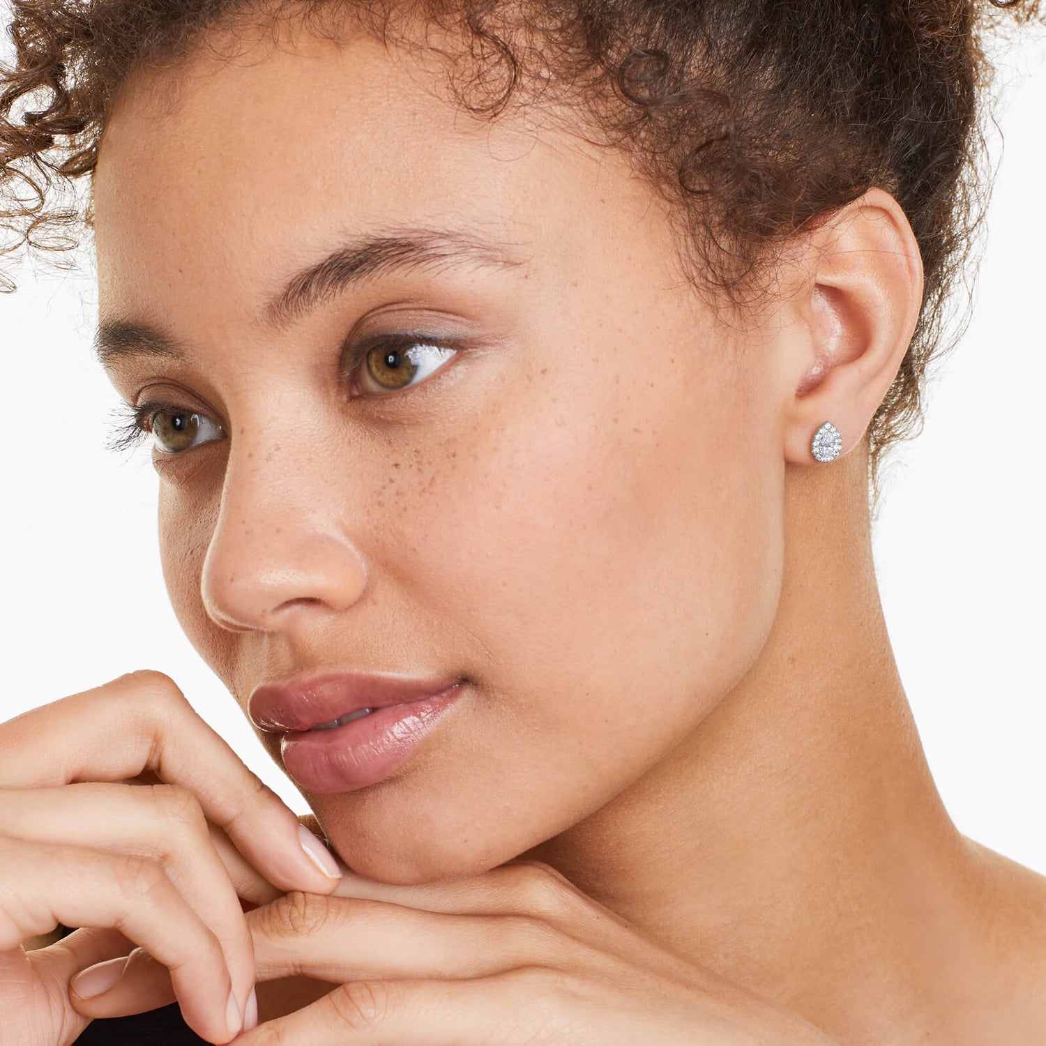 Brinco De Ouro Branco 18k Forma De Pera Com Diamantes Brilhantes