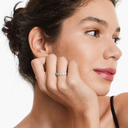 Anel Halo De Ouro Branco 18k Cinco Diamantes Brilhantes