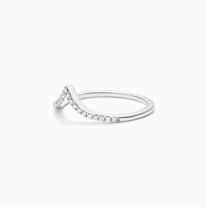 Anel De Ouro 18k em V e Diamantes Brilhantes