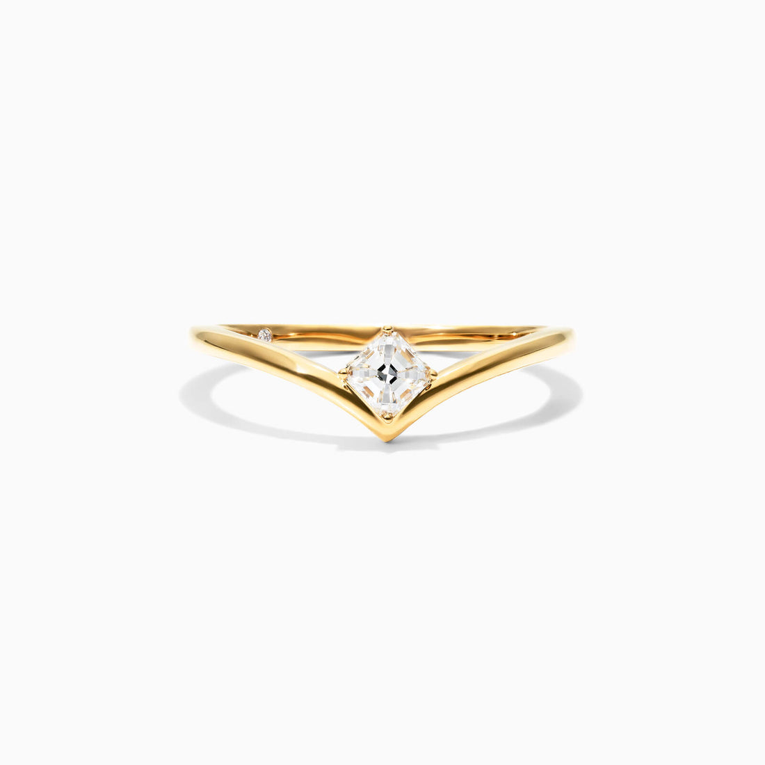 Anel De Ouro Amarelo 18k Em V De Luxo Diamante Solitario Sally | New | anel-de-noivado, Anéis, diamante, noivado, yellow | AUREA FINE JEWELRY