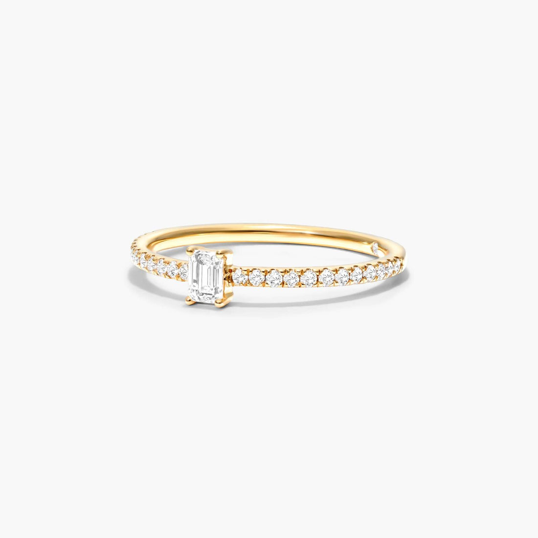 Anel De Ouro 18k Com Diamante Quadrado e Brilhantes