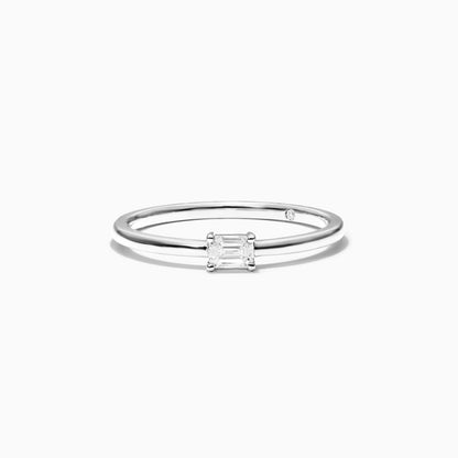 Anel De Ouro Branco 18k Delicado Diamante Baguette Solitario | New | anel-de-noivado, Anéis, diamante, noivado, white | AUREA FINE JEWELRY