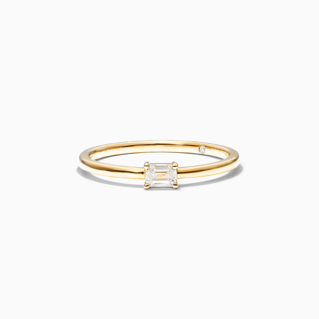 Anel De Ouro Amarelo 18k Delicado Diamante Baguette Solitario | New | anel-de-noivado, Anéis, diamante, noivado, yellow | AUREA FINE JEWELRY