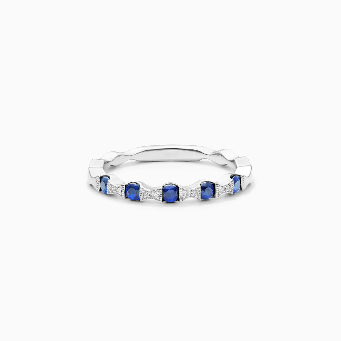 Anel De Ouro 18k Aparador Meia Aliança c/ Safira Azul e Diamantes Brilhantes | New | Aparadores, diamante, Safira, white | AUREA FINE JEWELRY