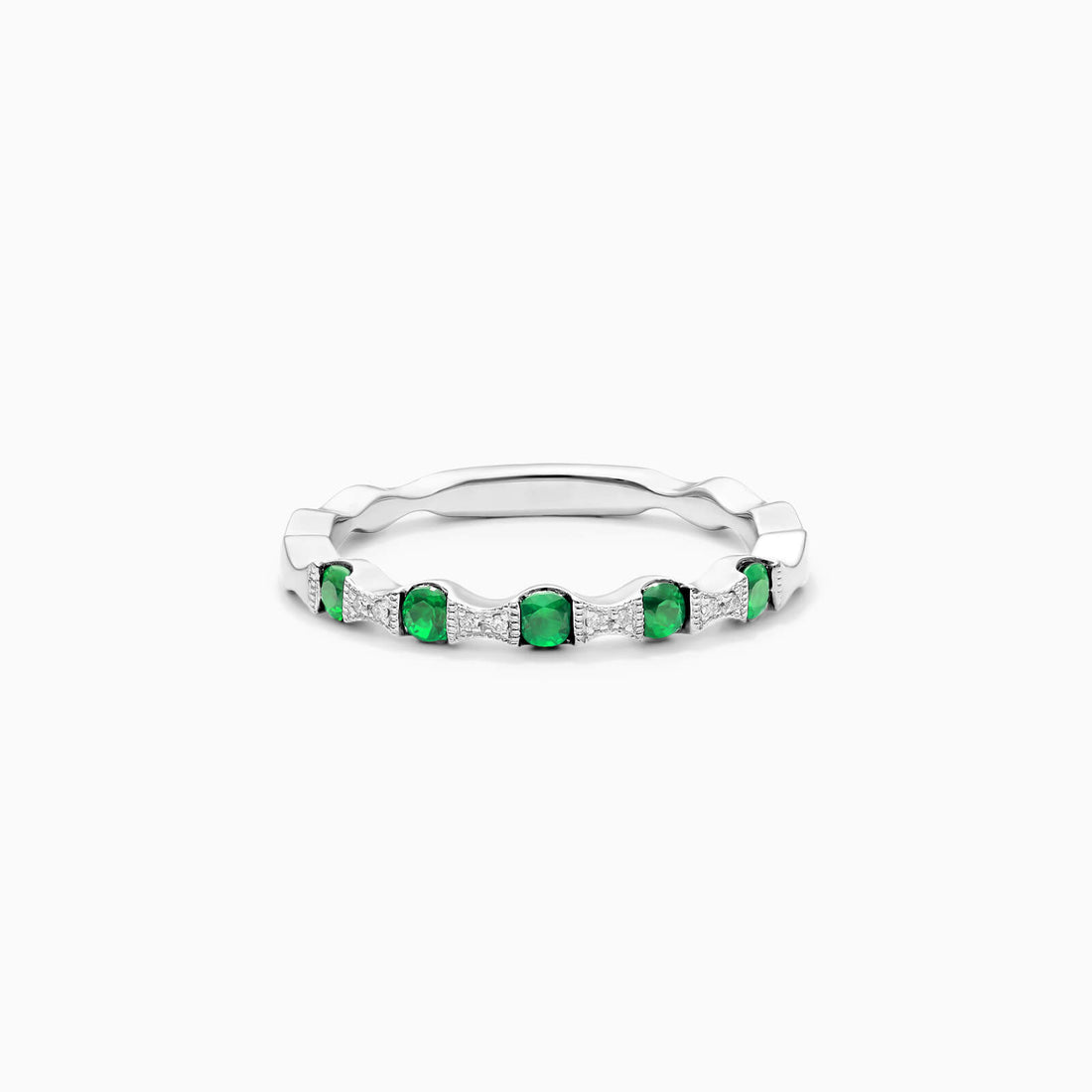 Anel De Ouro 18k Aparador Meia Aliança c/ Tsavorita e Diamantes Brilhantes | New | Aparadores, diamante, Esmeralda, white | AUREA FINE JEWELRY