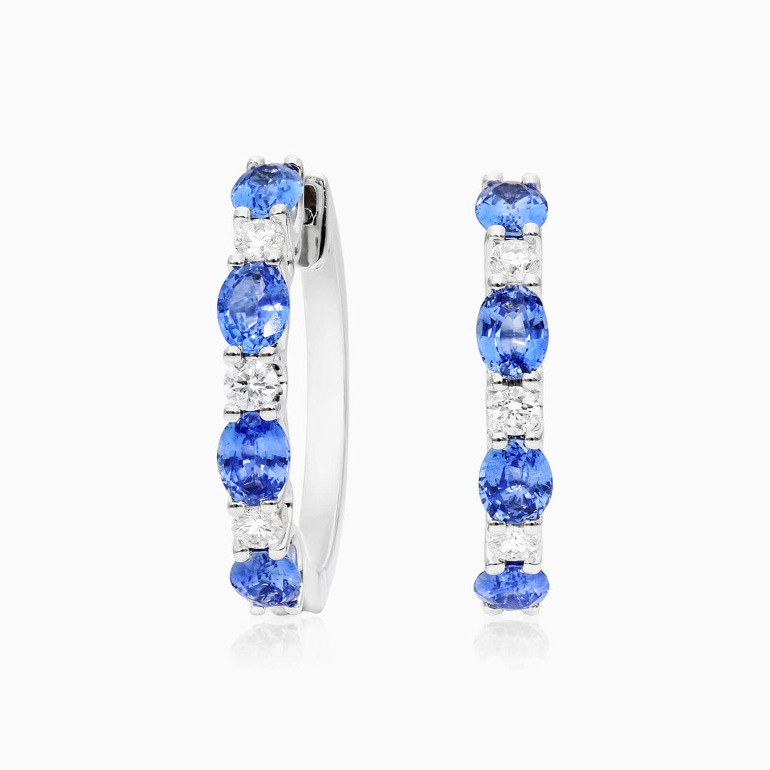 Brinco De Ouro Branco 18k Argola Alternada de Safira Azul e Diamantes | New | Brincos, Celestial Diamonds, diamante, Safira, white | AUREA FINE JEWELRY
