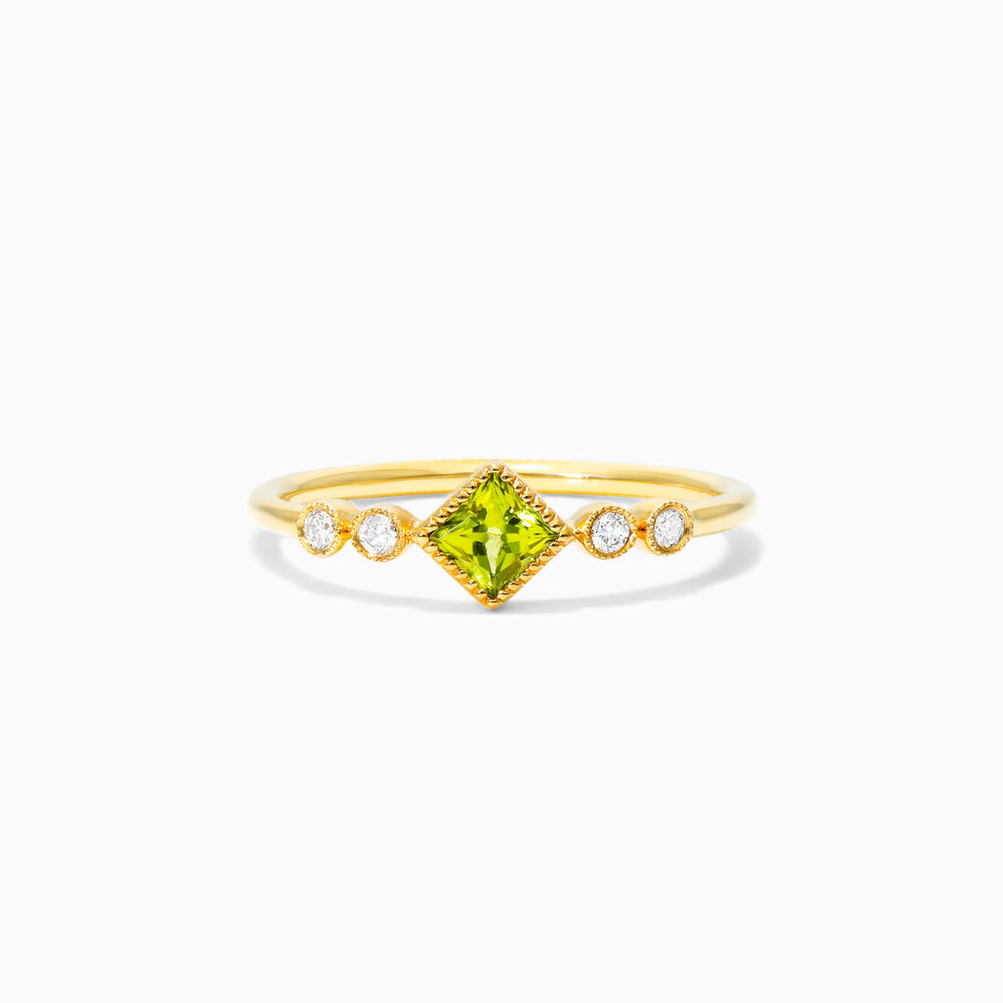 Anel De Ouro 18k c/ Moldura Delicado Diamantes e Peridoto | New | anel-de-noivado, Anéis, diamante, Esmeralda, yellow | AUREA FINE JEWELRY