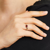 Anel De Ouro 18k iSabel C/ Granada Solitario e Diamantes - AUREA FINE JEWELRY