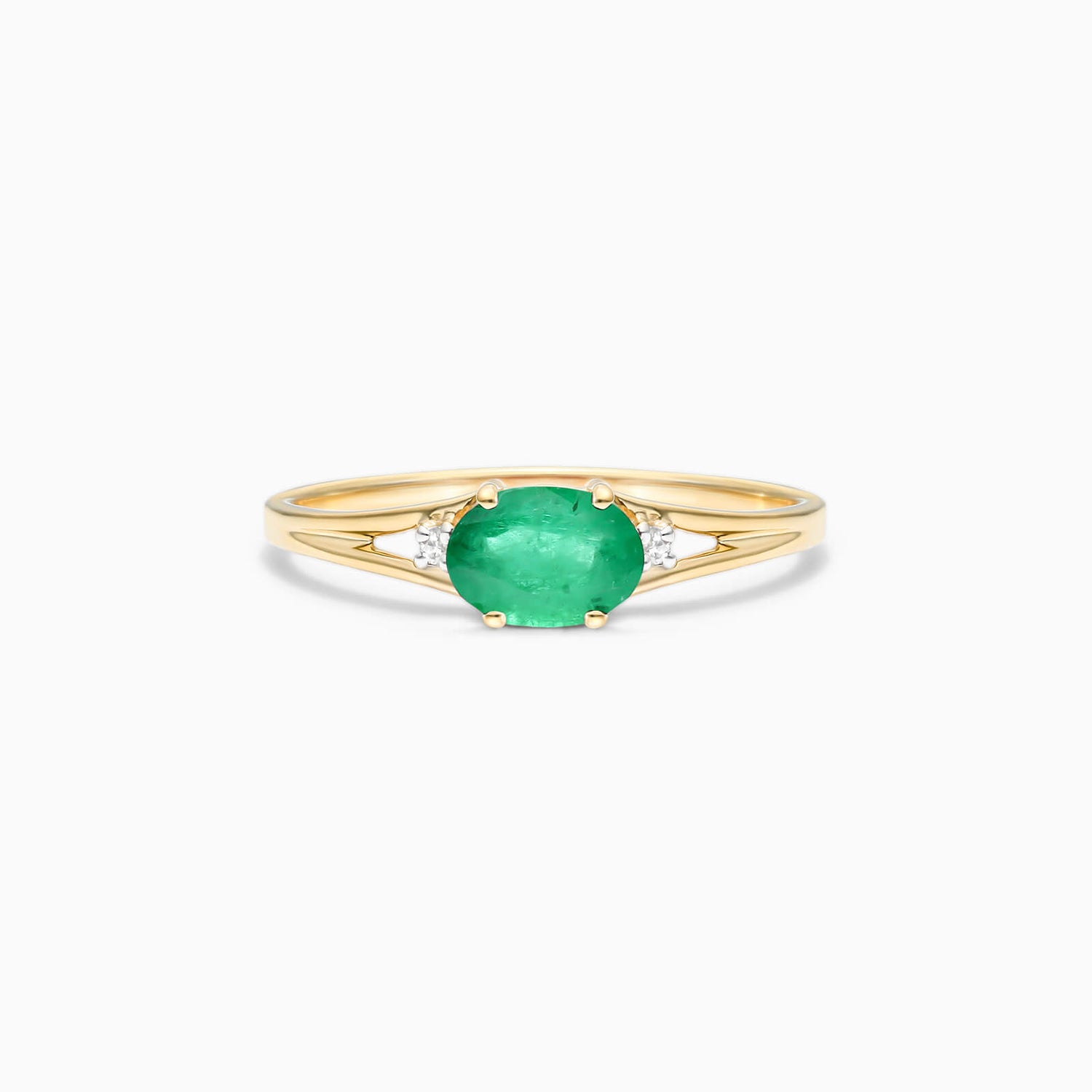 Anel De Ouro 18k iSabel C/ Esmeraldas Solitario e Diamantes | New | Anéis, diamante, Esmeralda, yellow | AUREA FINE JEWELRY