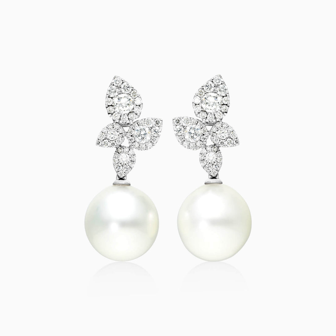 Brinco De Ouro 18k Pendurado Feminino c/ Brilhantes e Perola de Luxo | New | brinco, Brincos, diamante, perola, white | AUREA FINE JEWELRY