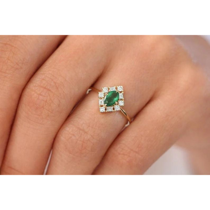 Anel De Noivado em Ouro 18k Solitario Esmeralda e Diamantes Brilhantes
