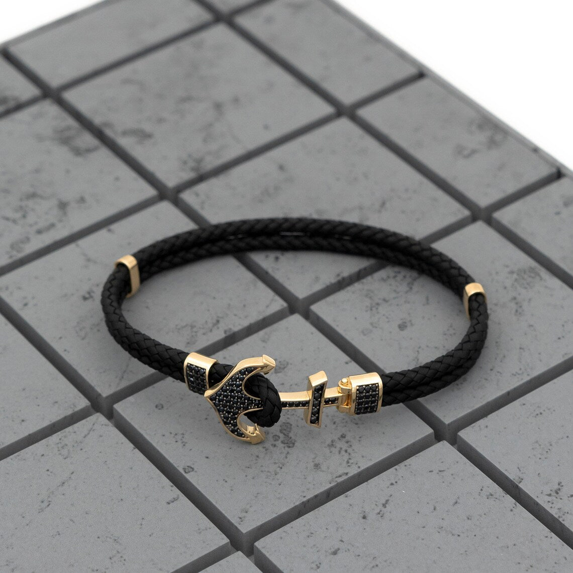 Pulseira masculina  couro legítimo e ouro 18k diamantes luxo