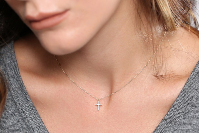 Colar Corrente Feminina em Ouro Branco 18k De Cruz