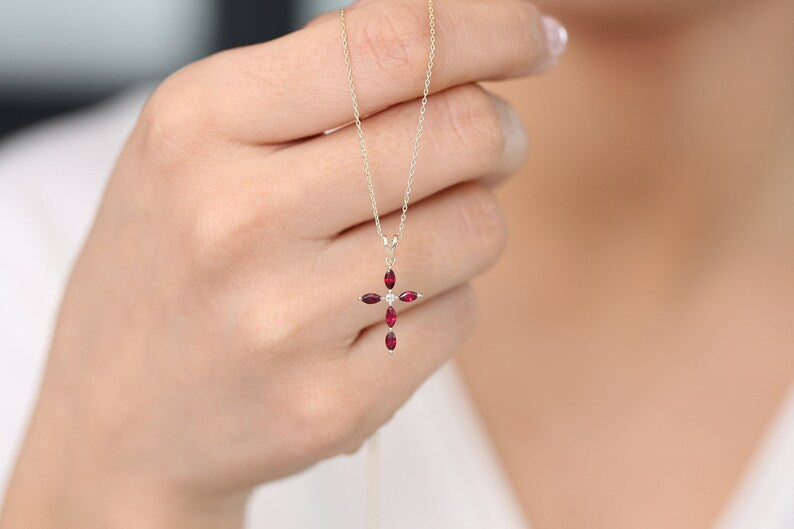 Colar Corrente Cruz de Rubi Luxo Feminino em Ouro Branco 18k