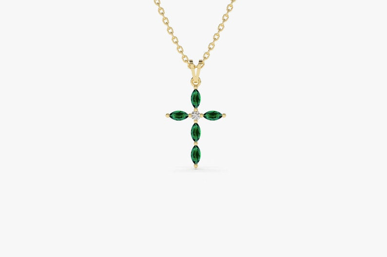 Colar Corrente Cruz de Esmeralda Luxo Feminino em Ouro Amarelo 18k | New | Celestial diamonds, Colares, diamante, Esmeralda, yellow | AUREA FINE JEWELRY