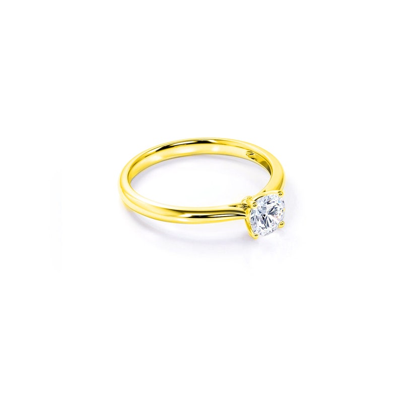 Anel Solitario De Ouro Amarelo 18k e Diamante Brilhante 30pts