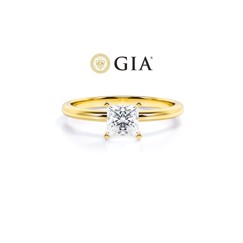 Anel Princesa De Ouro Amarelo 18k e Diamantes Brilhantes 70pts | New | anel-de-noivado, Anéis, diamante, noivado, yellow | AUREA FINE JEWELRY
