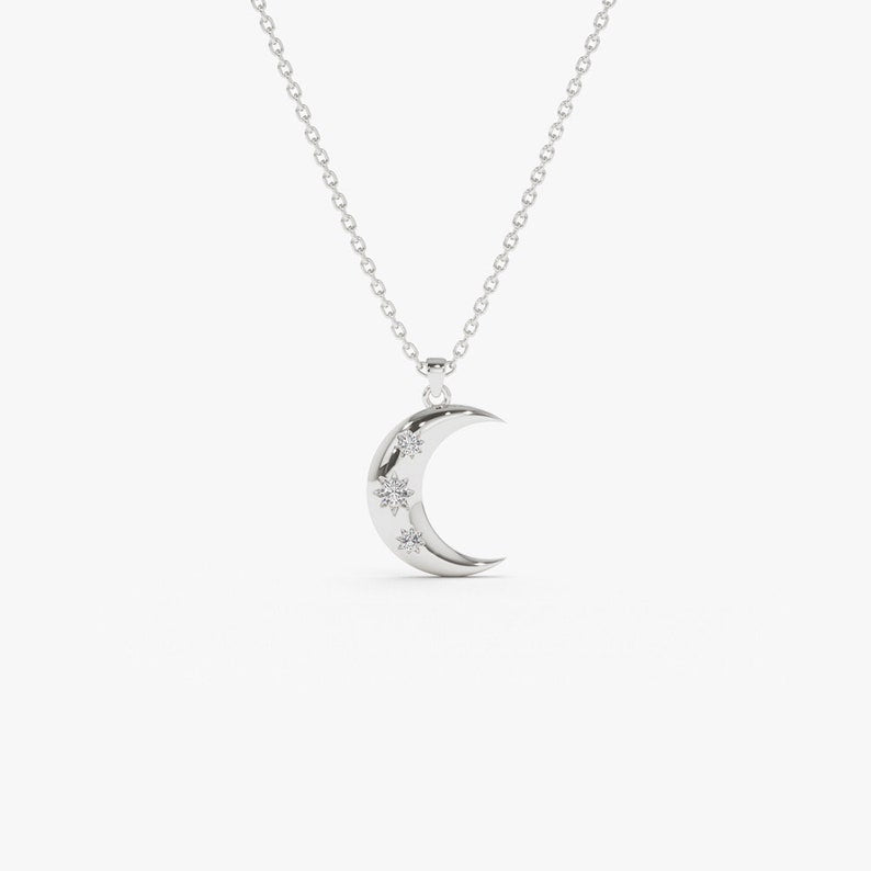 Colar Crescente Lua Corrente Luxo Feminino em Ouro Branco 18k c/ Diamante | New | Celestial diamonds, Colares, diamante, white | AUREA FINE JEWELRY